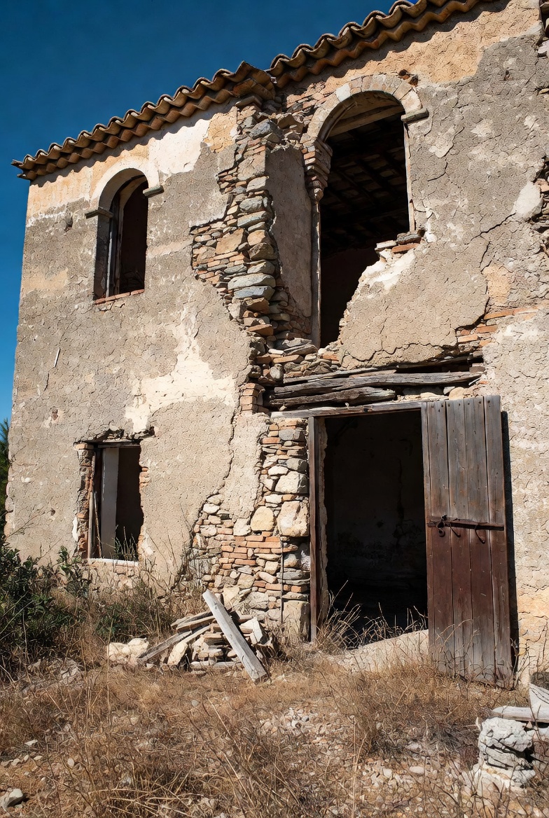Comprare casa da ristrutturare ad Alghero cosa controllare davvero